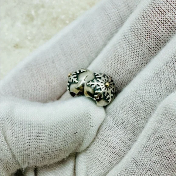 EUC Pandora 791232 Sterling Silver & 14k Gold Winter Wonderland Snowflake Clip
